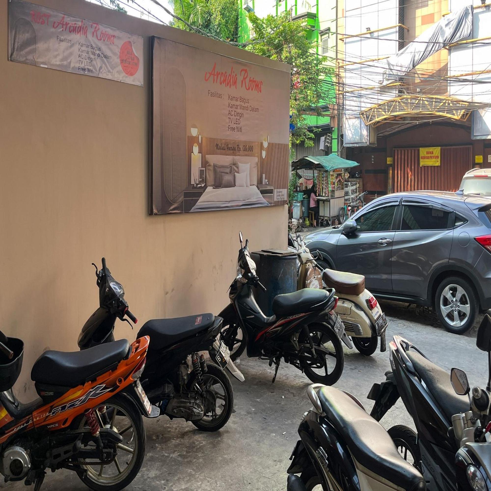 Arcadia Rooms Redpartner Jakarta Eksteriør bilde