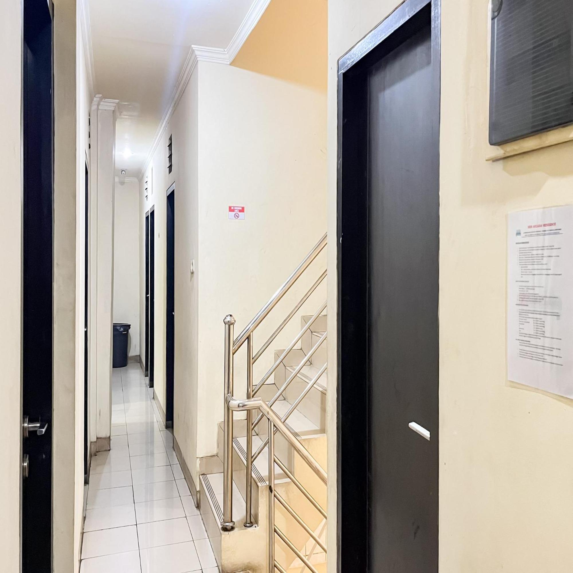 Arcadia Rooms Redpartner Jakarta Eksteriør bilde