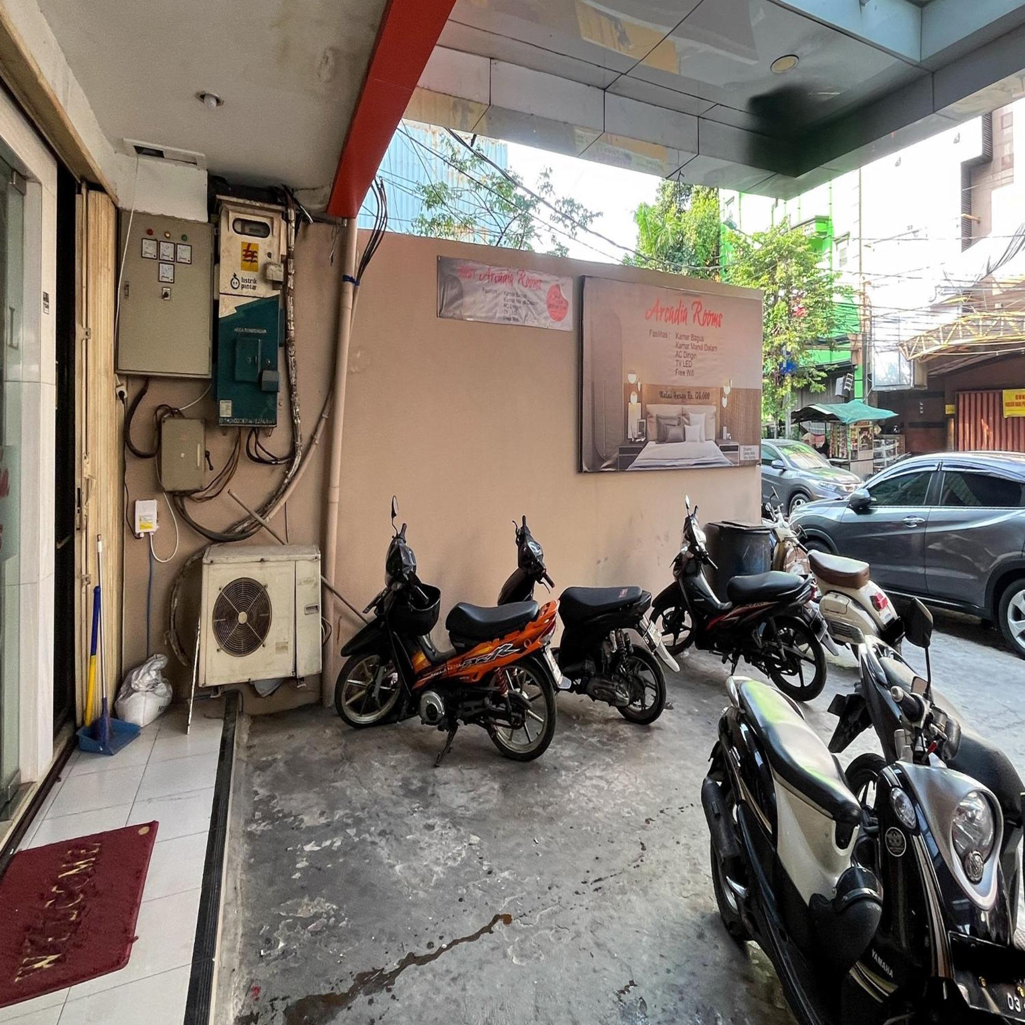 Arcadia Rooms Redpartner Jakarta Eksteriør bilde